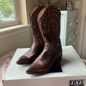 Frye Billy Stud Pull On Western Boots😍
